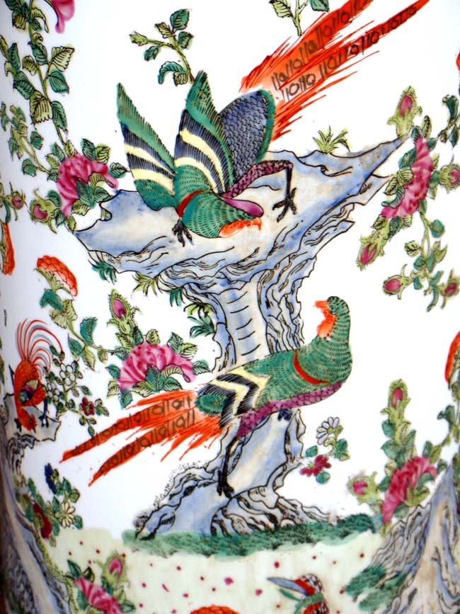 An extremely attractive and rare Chinese porcelain exotic birds and butterfles motif umbrella stand, 20th century — image 3